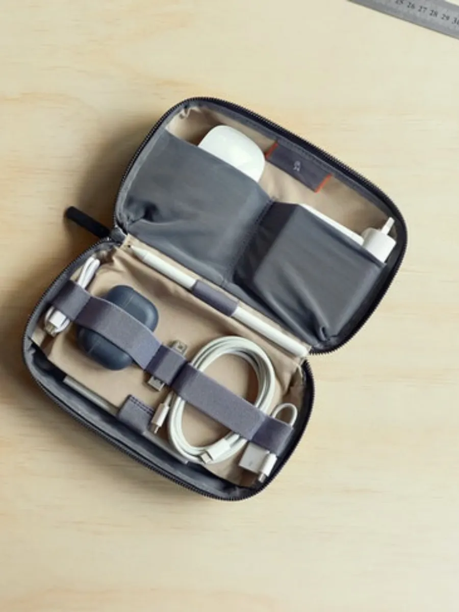 BELLROY TECH KIT