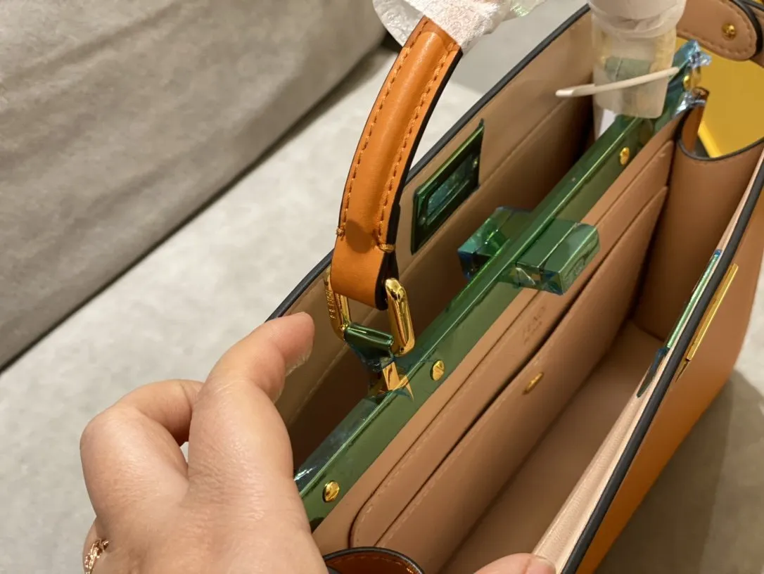 EN   Designer bags by Fendi 154