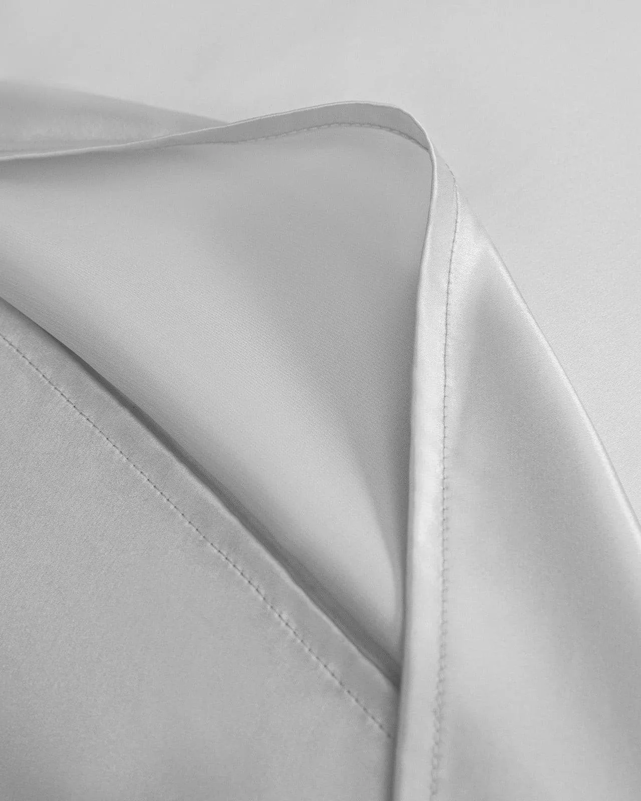 FEELITS 100% Royal Mulberry Silk.  Natural Beauty Luxury Gift Set- Silver Grey