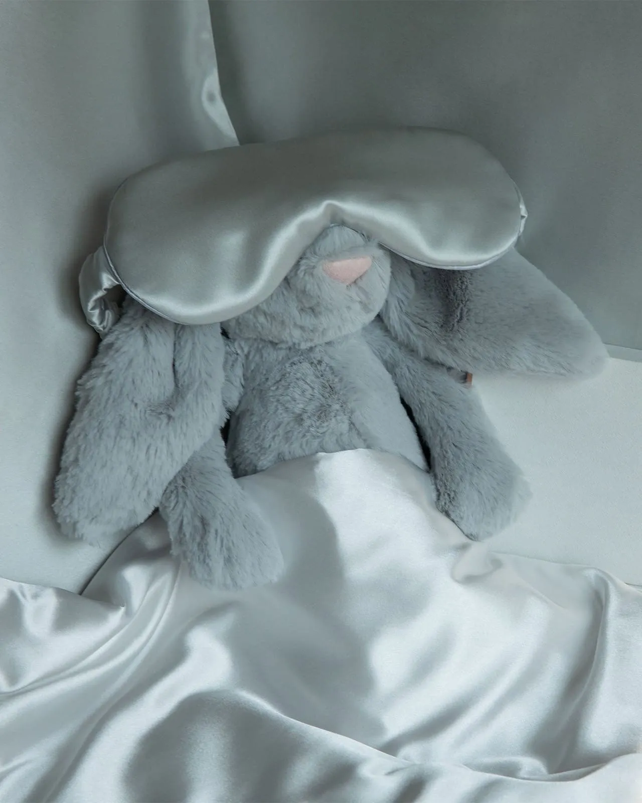 FEELITS 100% Royal Mulberry Silk.  Natural Beauty Luxury Gift Set- Silver Grey