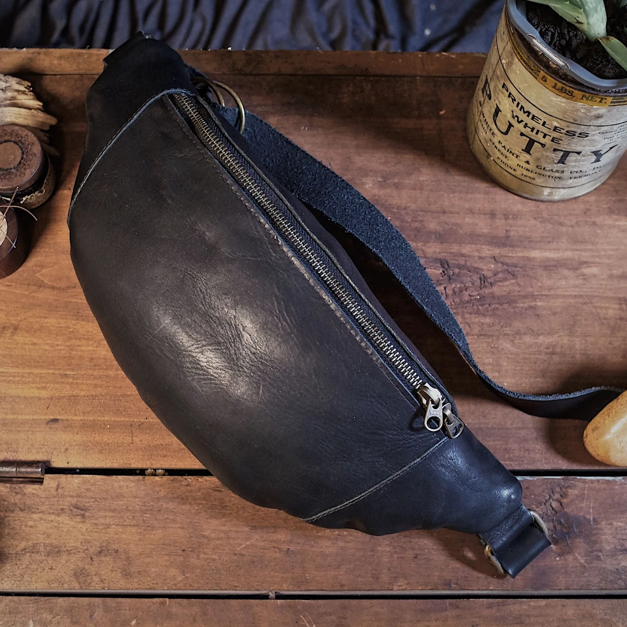Verdun Leather Fanny Pack – Black Edition