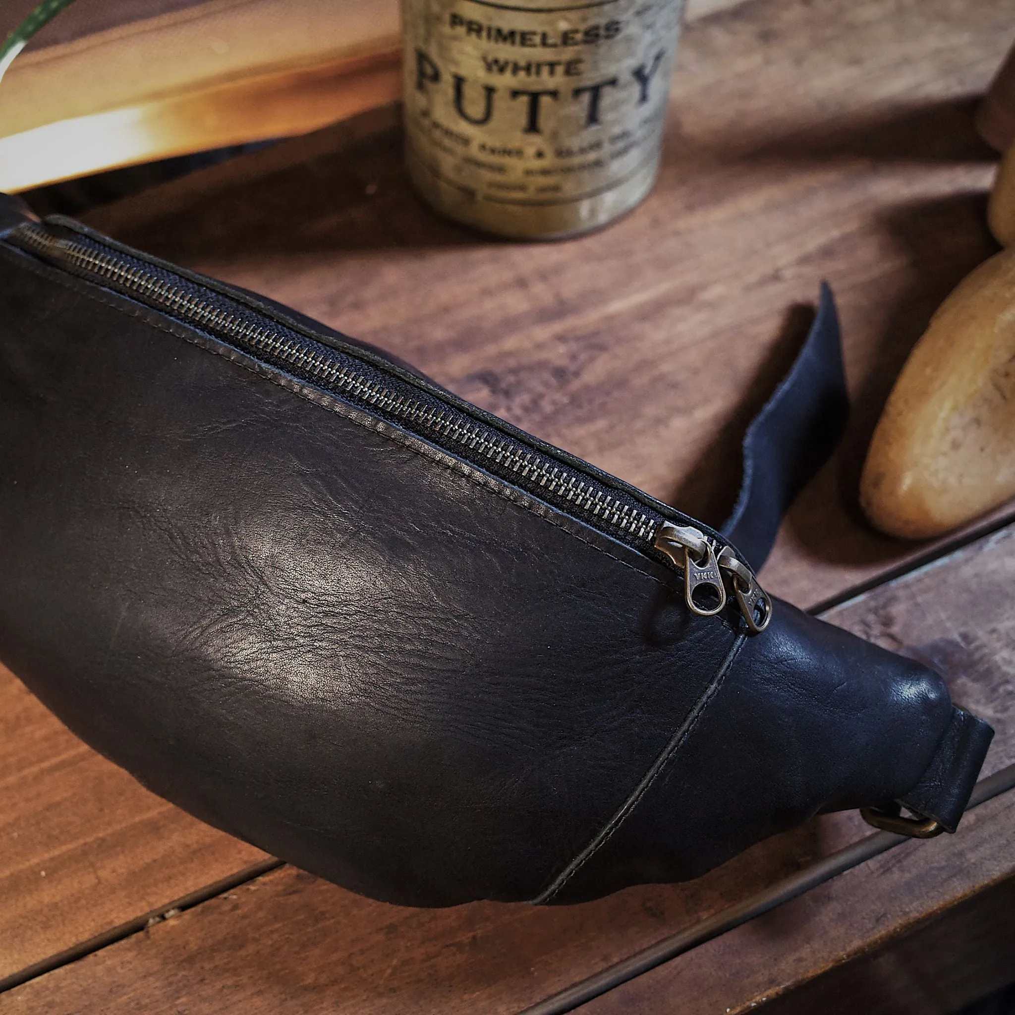 Verdun Leather Fanny Pack – Black Edition