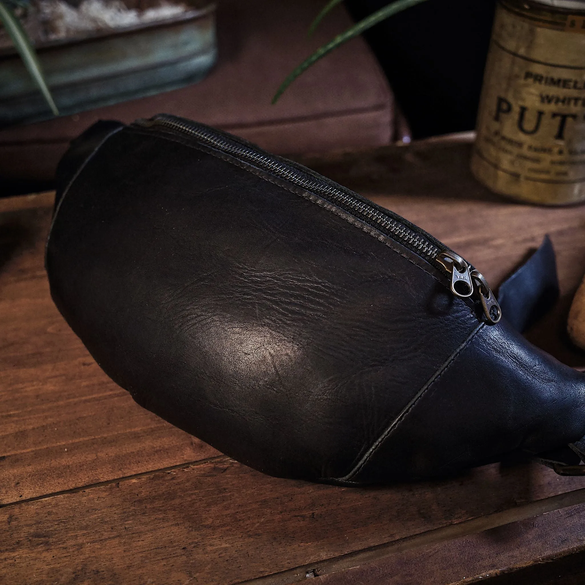 Verdun Leather Fanny Pack – Black Edition